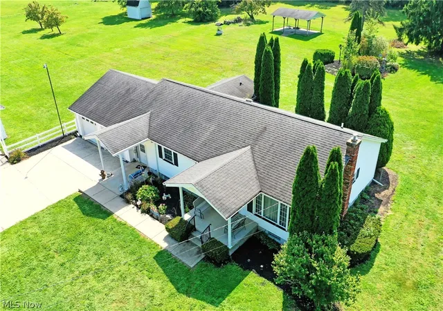 Photo 3 of Single family home for sale at 5160 Brunswick Dr, Vienna, OH 44473 | MLS# 5241621 | Listing updated on 2026-09-30