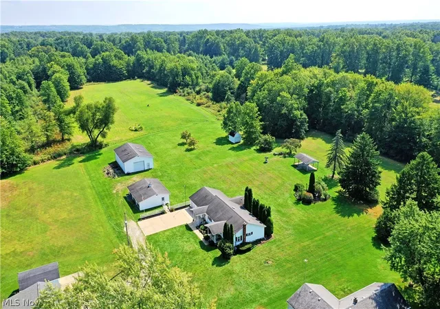 Photo 4 of Single family home for sale at 5160 Brunswick Dr, Vienna, OH 44473 | MLS# 5241621 | Listing updated on 2026-09-30