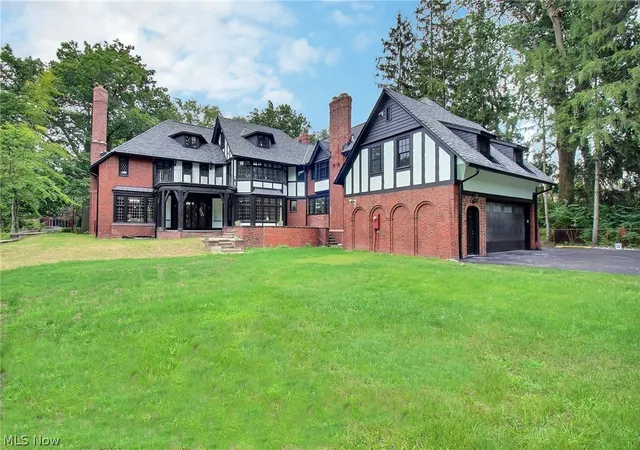 Photo 2 of Single family home for sale at 2970 Fairmount Blvd, Cleveland Heights, OH 44118 | MLS# 5241633 | Listing updated on 2026-09-02