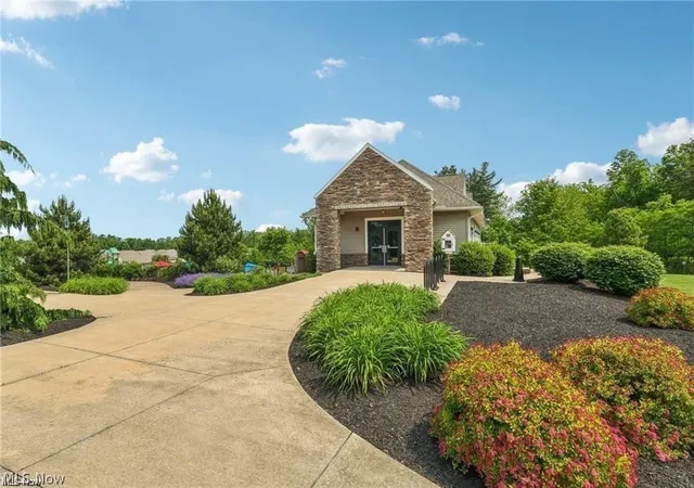 Listing Photo 2 - Condo for sale in building located at 7828 Overton, Mentor, OH 44060 - Unit #210