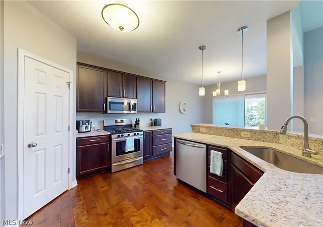 Listing Photo 5 - Condo for sale in building located at 7828 Overton, Mentor, OH 44060 - Unit #210
