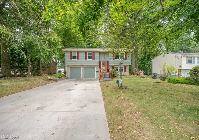 Photo 2 of Single family home for sale at 4851 Woodridge Dr, Youngstown, OH 44515 | MLS# 5241618 | Listing updated on 2026-10-06