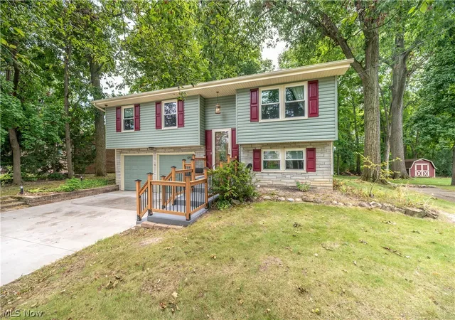 Photo 3 of Single family home for sale at 4851 Woodridge Dr, Youngstown, OH 44515 | MLS# 5241618 | Listing updated on 2026-10-06