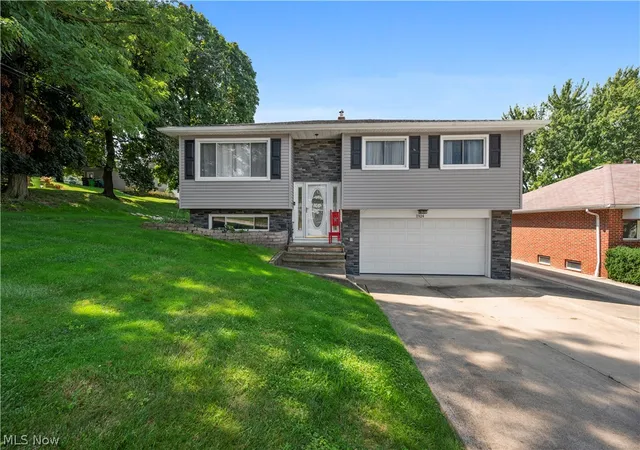 Photo 1 of Single family home for sale at 1924 Lincoln Rd, Wickliffe, OH 44092 | MLS# 5241007 | Listing updated on 2026-09-29