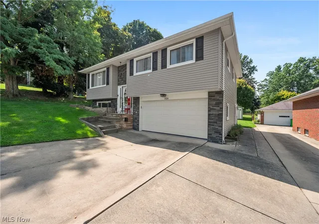 Photo 2 of Single family home for sale at 1924 Lincoln Rd, Wickliffe, OH 44092 | MLS# 5241007 | Listing updated on 2026-09-29