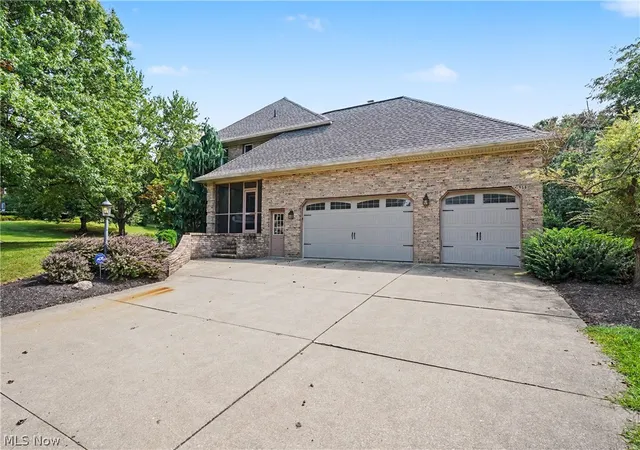 Photo 3 of Single family home for sale at 5671 Brownstone Cir Nw, Canton, OH 44718 | MLS# 5240571 | Listing updated on 2026-09-17