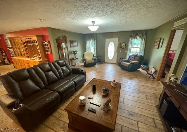 Photo 4 of Sale Pending at 1886 N Pricetown Rd, Diamond, OH 44412 | MLS# 5241700 | Listing updated on 2026-09-08