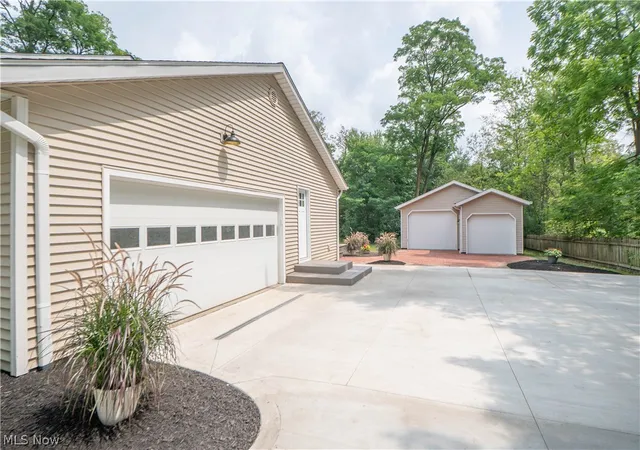 Photo 2 of Single family home for sale at 7785 Salem Dr, Hudson, OH 44236 | MLS# 5241525 | Listing updated on 2026-09-02