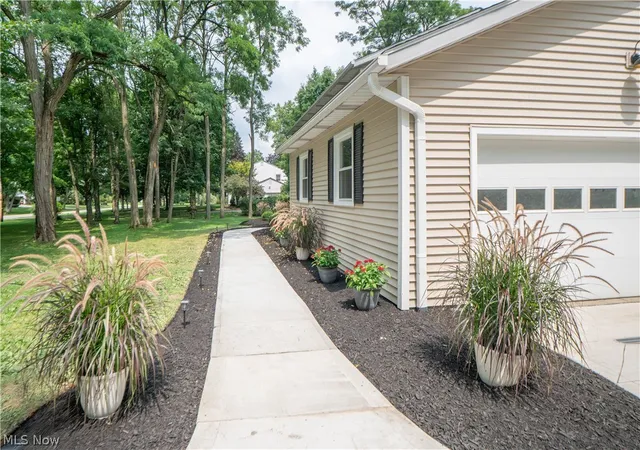 Photo 3 of Single family home for sale at 7785 Salem Dr, Hudson, OH 44236 | MLS# 5241525 | Listing updated on 2026-09-24