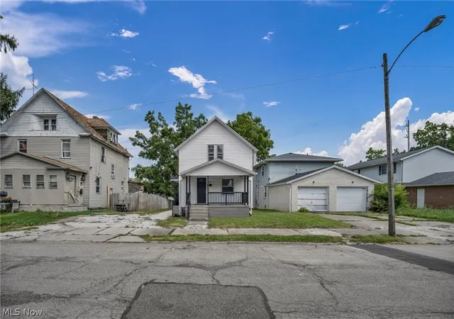 Photo 4 of Single family home for sale at 1334 S Seneca Ave, Alliance, OH 44601 | MLS# 5241723 | Listing updated on 2026-09-02