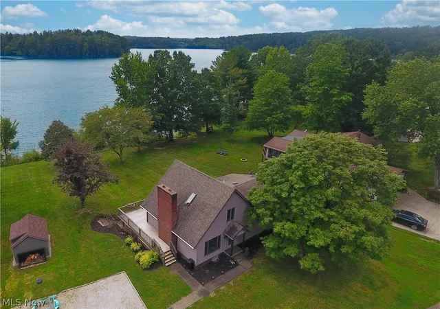 Photo 1 of Single family home for sale at 8024 Linden Dr Sw, Dellroy, OH 44620 | MLS# 5241171 | Listing updated on 2026-10-05