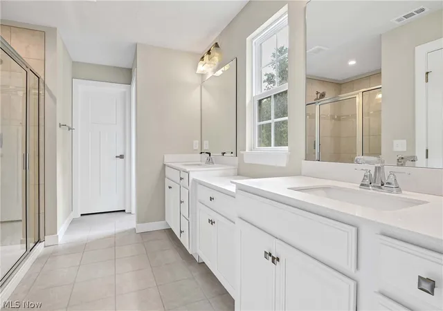 Photo 4 of Single family home for sale at 35405 Crystal Crk Ct, Grafton, OH 44044 | MLS# 5241370 | Listing updated on 2026-10-07
