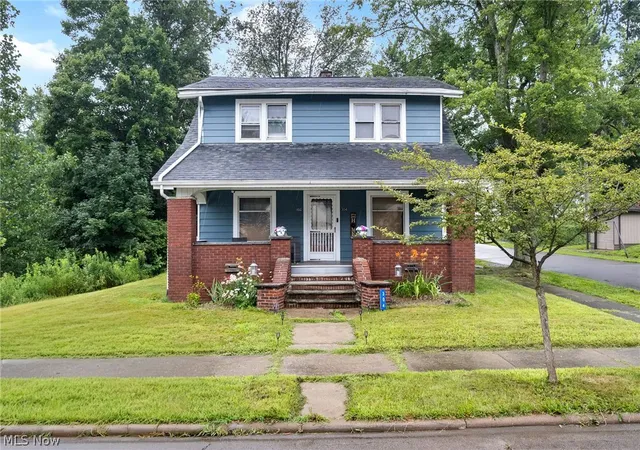 Photo 2 of Single family home for sale at 304 E Lisbon St, Waynesburg, OH 44688 | MLS# 5241540 | Listing updated on 2026-09-29