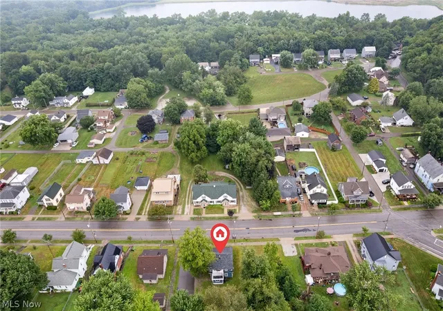 Photo 3 of Single family home for sale at 304 E Lisbon St, Waynesburg, OH 44688 | MLS# 5241540 | Listing updated on 2026-09-29