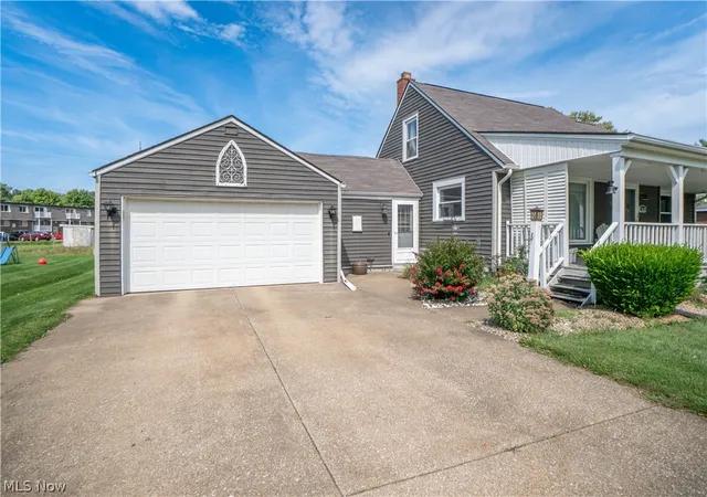 Photo 2 of Sale Pending at 2125 41st Street Ne, Canton, OH 44705 | MLS# 5240631 | Listing updated on 2026-10-02