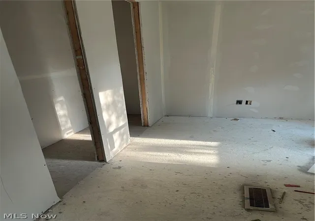 Photo 3 of Single family home for sale at 90 Van Sant St, Zanesville, OH 43701 | MLS# 5241152 | Listing updated on 2026-09-02