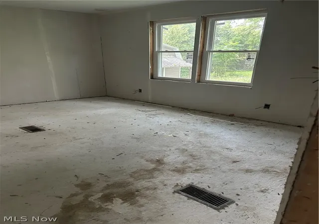 Photo 4 of Single family home for sale at 90 Van Sant St, Zanesville, OH 43701 | MLS# 5241152 | Listing updated on 2026-09-02