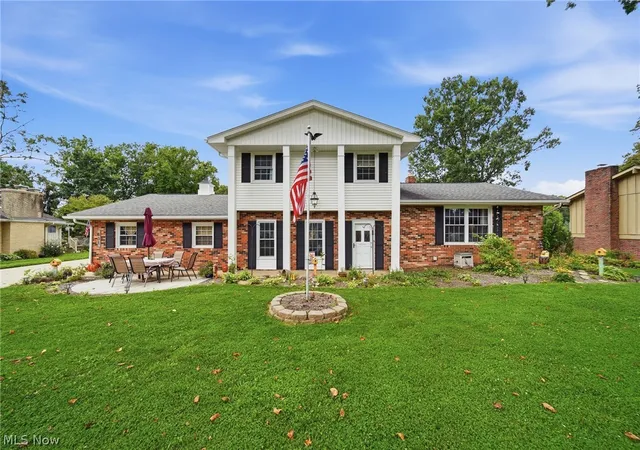 Photo 1 of Sale Pending at 831 Oakcrest Ln Ne, Massillon, OH 44646 | MLS# 5240471 | Listing updated on 2026-09-14