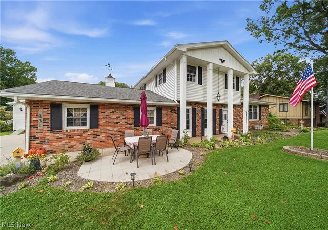 Photo 3 of Sale Pending at 831 Oakcrest Ln Ne, Massillon, OH 44646 | MLS# 5240471 | Listing updated on 2026-09-14