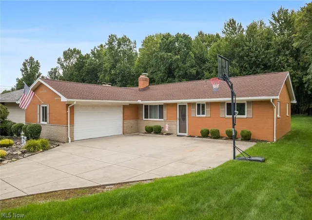 Photo 2 of Sale Pending at 8127 Litto Dr, Strongsville, OH 44136 | MLS# 5241645 | Listing updated on 2026-09-05