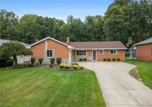 Photo 3 of Sale Pending at 8127 Litto Dr, Strongsville, OH 44136 | MLS# 5241645 | Listing updated on 2026-09-05