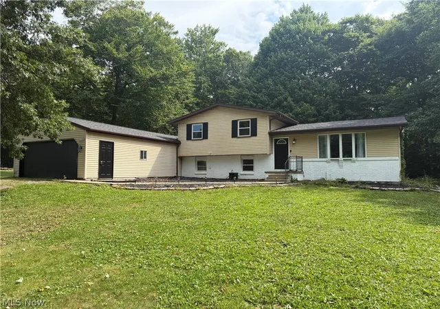Photo 1 of Single family home for sale at 1950 Woodland Dr, Columbiana, OH 44408 | MLS# 5241436 | Listing updated on 2026-09-02