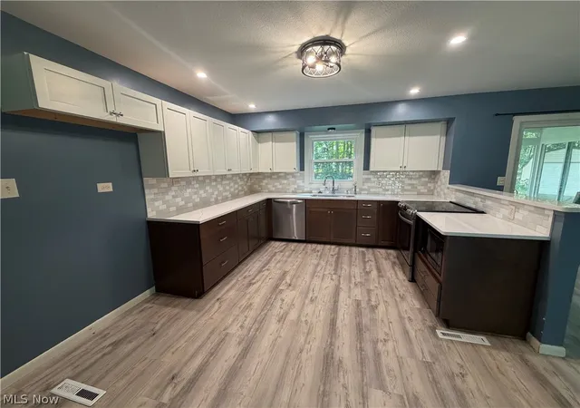 Photo 3 of Single family home for sale at 1950 Woodland Dr, Columbiana, OH 44408 | MLS# 5241436 | Listing updated on 2026-09-02