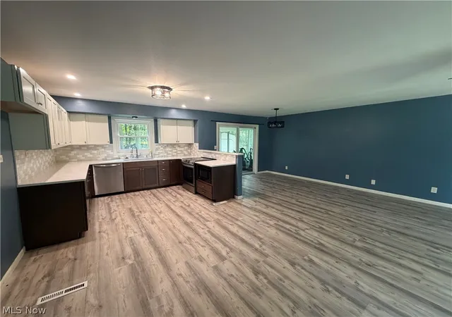 Photo 4 of Single family home for sale at 1950 Woodland Dr, Columbiana, OH 44408 | MLS# 5241436 | Listing updated on 2026-09-02