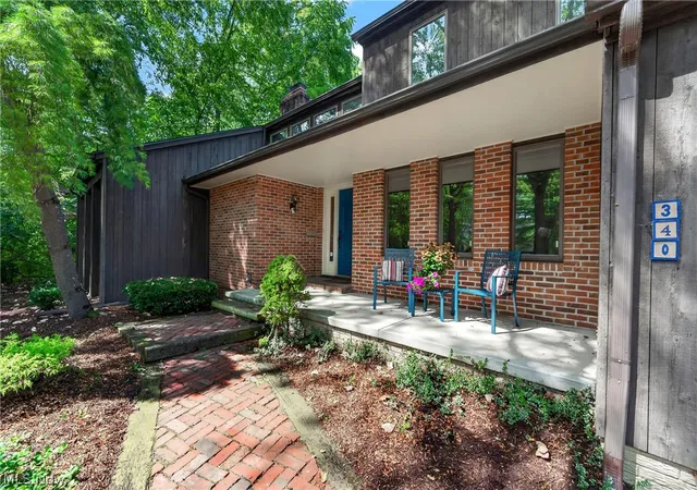 Photo 2 of Sale Pending at 340 Edgemeer Pl, Oberlin, OH 44074 | MLS# 5241672 | Listing updated on 2026-09-04