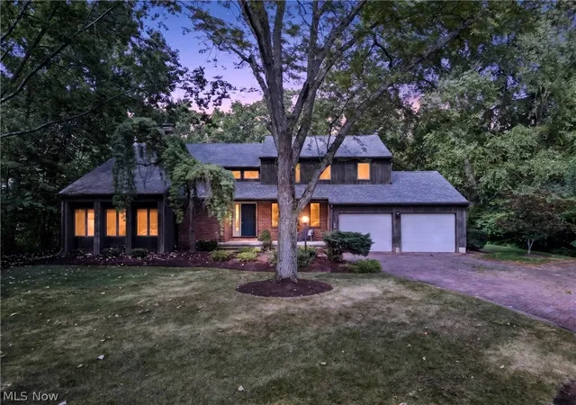 Photo 3 of Sale Pending at 340 Edgemeer Pl, Oberlin, OH 44074 | MLS# 5241672 | Listing updated on 2026-09-04