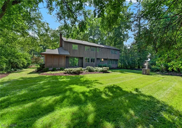 Photo 3 of Sale Pending at 340 Edgemeer Pl, Oberlin, OH 44074 | MLS# 5241672 | Listing updated on 2026-09-04