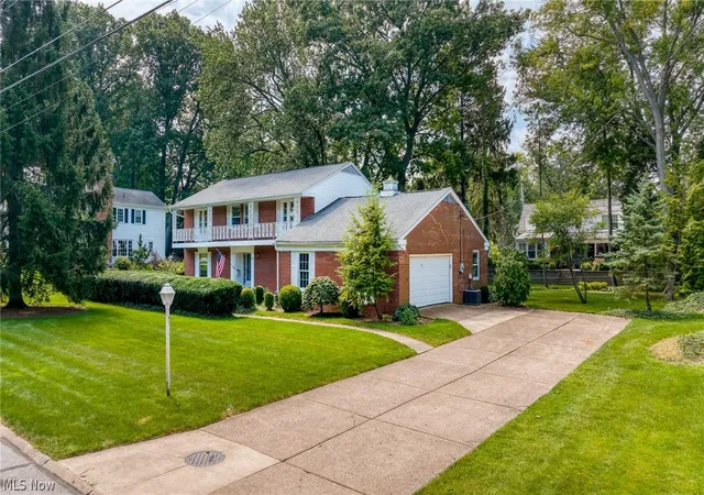 Photo 3 of Single family home for sale at 411 Gateway Blvd, Huron, OH 44839 | MLS# 5241561 | Listing updated on 2026-09-30