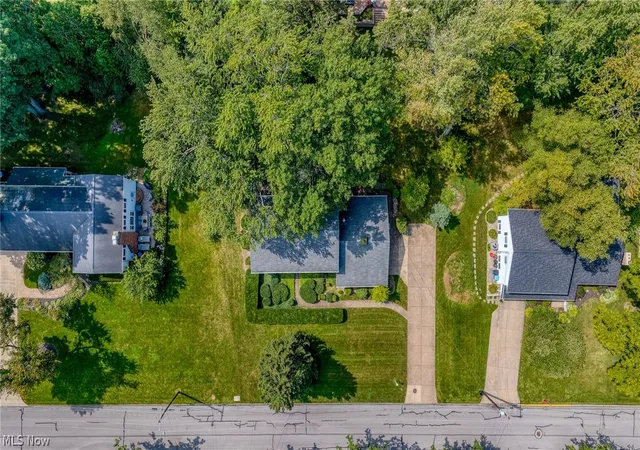 Photo 3 of Single family home for sale at 411 Gateway Blvd, Huron, OH 44839 | MLS# 5241561 | Listing updated on 2026-09-30
