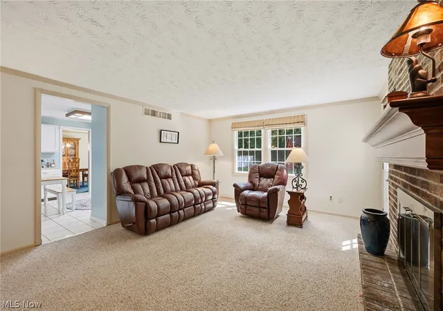 Photo 3 of Single family home for sale at 1370 Bittersweet Dr NE, Warren, OH 44484 | MLS# 5240022 | Listing updated on 2026-09-10