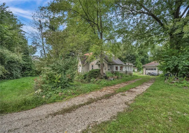 Photo 3 of Sale Pending at 1494 Lakeland Ave, Akron, OH 44320 | MLS# 5241556 | Listing updated on 2026-09-09