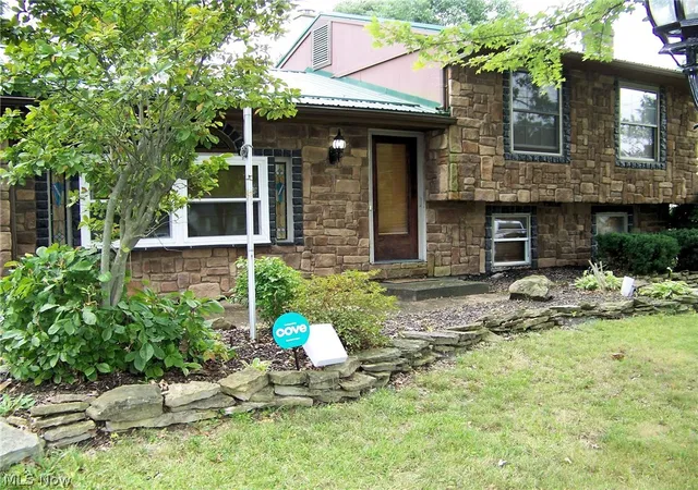 Photo 2 of Single family home for sale at 1921 Birch Tr Dr, Youngstown, OH 44515 | MLS# 5241048 | Listing updated on 2026-10-03