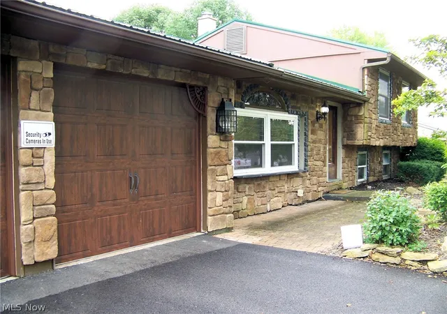 Photo 3 of Single family home for sale at 1921 Birch Tr Dr, Youngstown, OH 44515 | MLS# 5241048 | Listing updated on 2026-10-03