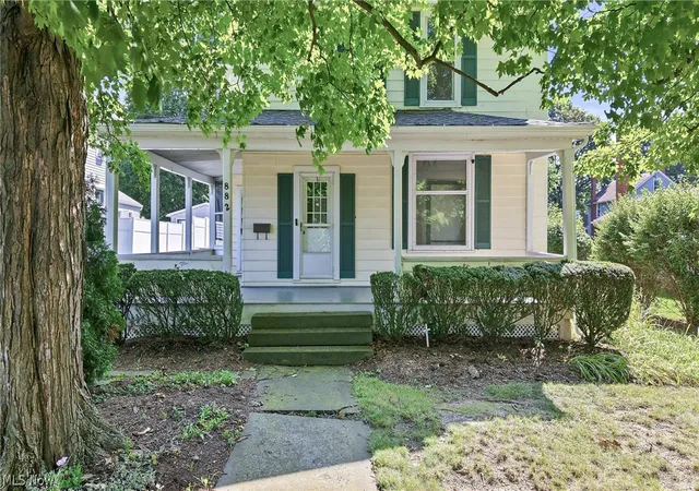 Photo 2 of Single family home for sale at 882 N Lincoln Ave, Salem, OH 44460 | MLS# 5241087 | Listing updated on 2026-09-28