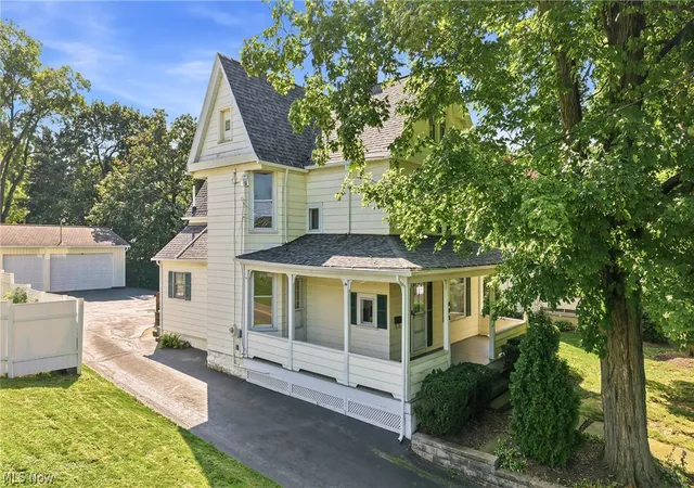 Photo 3 of Single family home for sale at 882 N Lincoln Ave, Salem, OH 44460 | MLS# 5241087 | Listing updated on 2026-09-28
