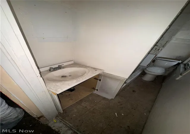 Listing Photo 3 - Condo for sale in building located at 3741 E 71st St, Cleveland, OH 44105