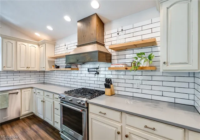 Photo 3 of Single family home for sale at 5560 East Blvd NW, Canton, OH 44718 | MLS# 5241832 | Listing updated on 2026-10-06