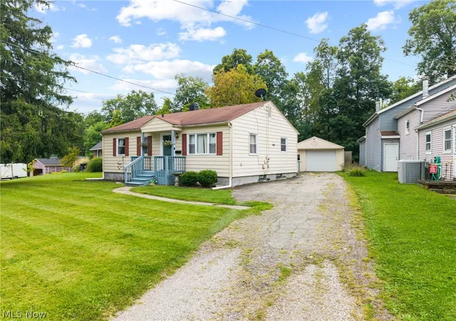 Photo 2 of Single family home for sale at 454 W Park Blvd, Medina, OH 44256 | MLS# 5241857 | Listing updated on 2026-09-09