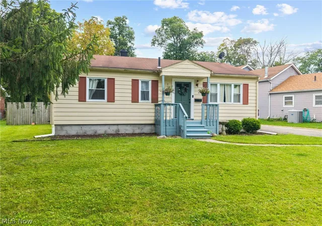 Photo 3 of Sale Pending at 454 W Park Blvd, Medina, OH 44256 | MLS# 5241857 | Listing updated on 2026-09-28