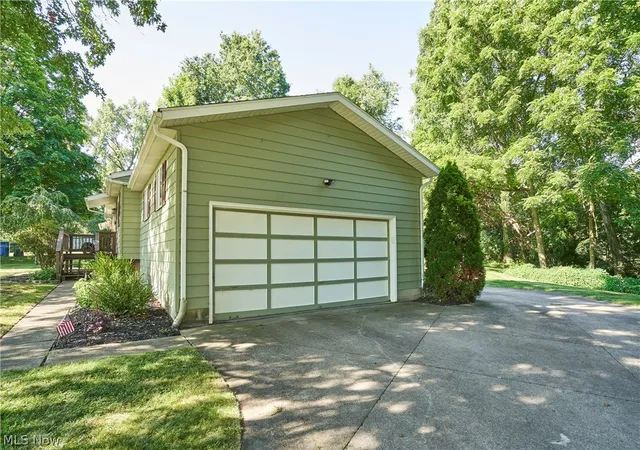 Photo 3 of Single family home for sale at 2808 Lynne Rd, Green, OH 44312 | MLS# 5241863 | Listing updated on 2026-09-23