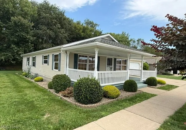 Photo 2 of Single family home for sale at 324 Gemini Dr, Dover, OH 44622 | MLS# 5241704 | Listing updated on 2026-09-30