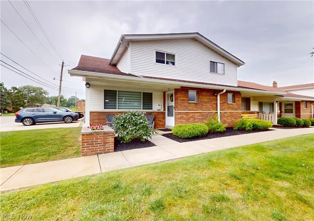 Condo for sale at 25395 Country Clb Blvd #12, North Olmsted, OH 44070 | MLS# 5241755