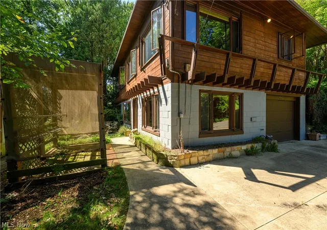 Photo 2 of Single family home for sale at 55 Willowdale Lake Ave Nw, North Canton, OH 44720 | MLS# 5241874 | Listing updated on 2026-10-07