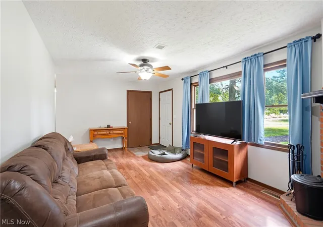 Photo 3 of Single family home for sale at 4311 Cottage Grv Rd, Green, OH 44685 | MLS# 5241811 | Listing updated on 2026-09-03