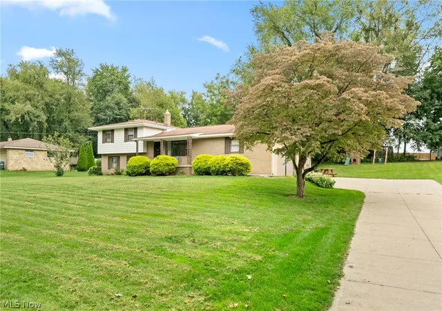 Photo 3 of Single family home for sale at 2591 Woodview Rd, Green, OH 44685 | MLS# 5241698 | Listing updated on 2026-09-11