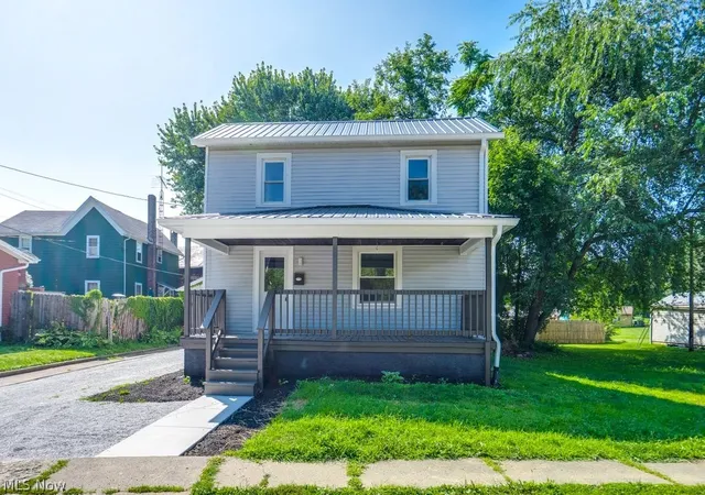 Photo 2 of Single family home for sale at 605 Chestnut St, Minerva, OH 44657 | MLS# 5241859 | Listing updated on 2026-09-19